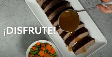 Pastel de carne con hongos y salsa de  ¡Disfrute!